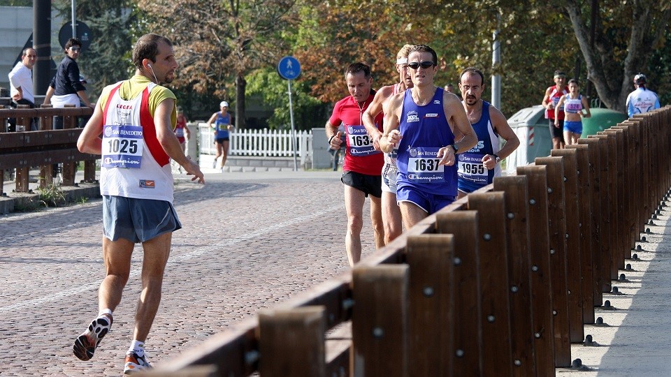 /images/2020/11/running-backwards.jpg