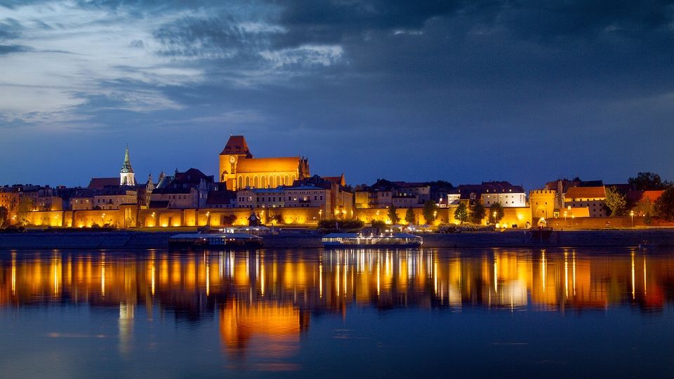/images/2021/02/torun-poland-by-night-206677.jpg