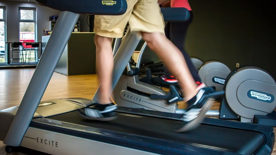 /images/2021/05/treadmill-runner.jpg