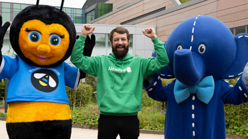 /images/2021/07/bee-alderhey.jpg