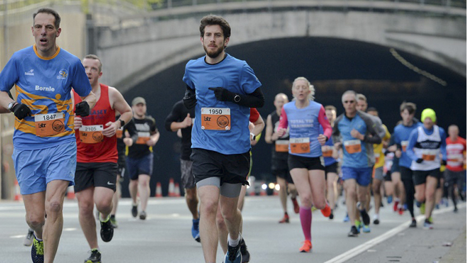 /images/2021/09/mersey-tunnel-10k-runners.jpg