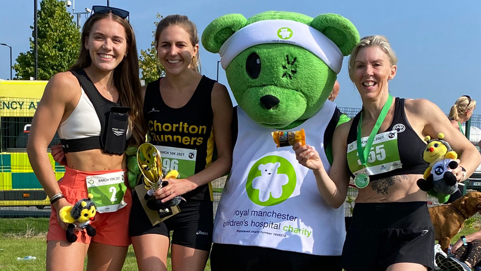 Siobhan Woods & other runners at Manchester Childrens Hospital 10K