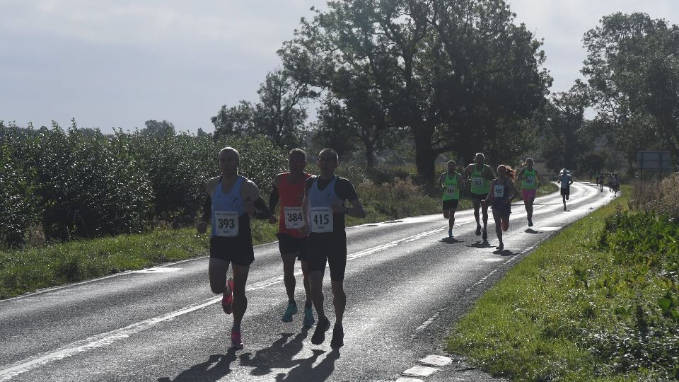 Sunshine on the runners at the Rugby 10