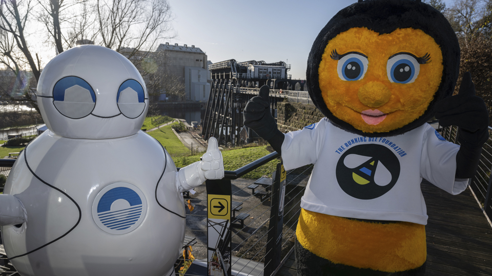 /images/2021/12/running-bee.jpg