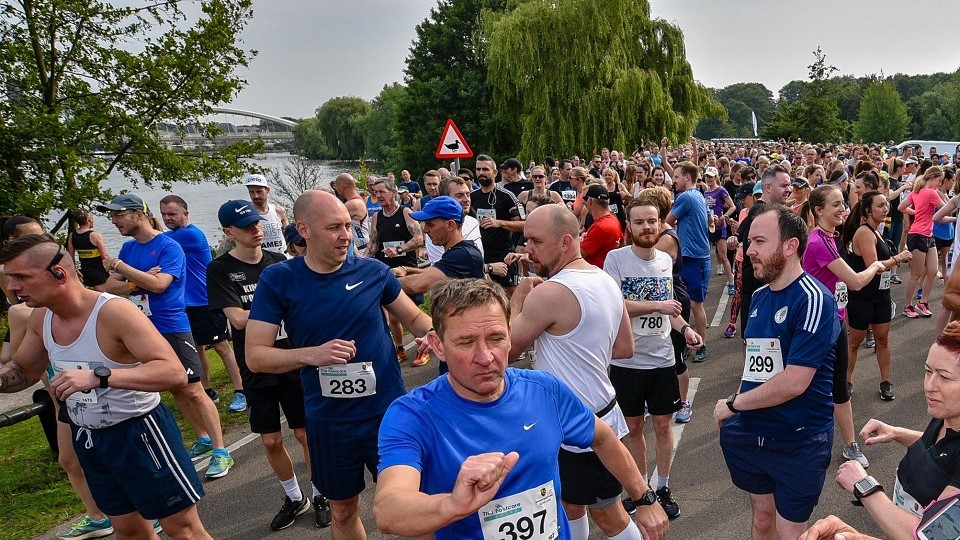 /images/2021/12/weybridge-10k-warm-up.jpg