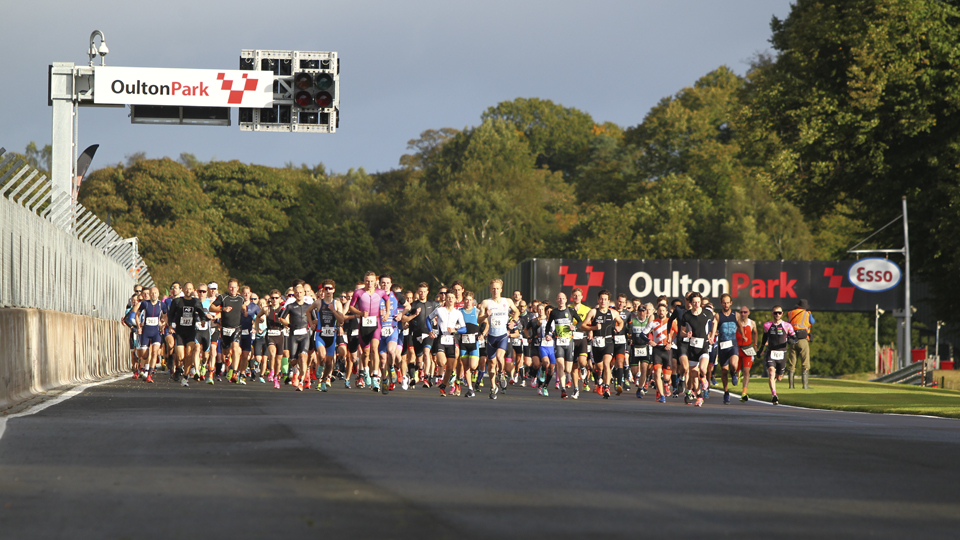 /images/2022/01/oulton-park-runners.jpg