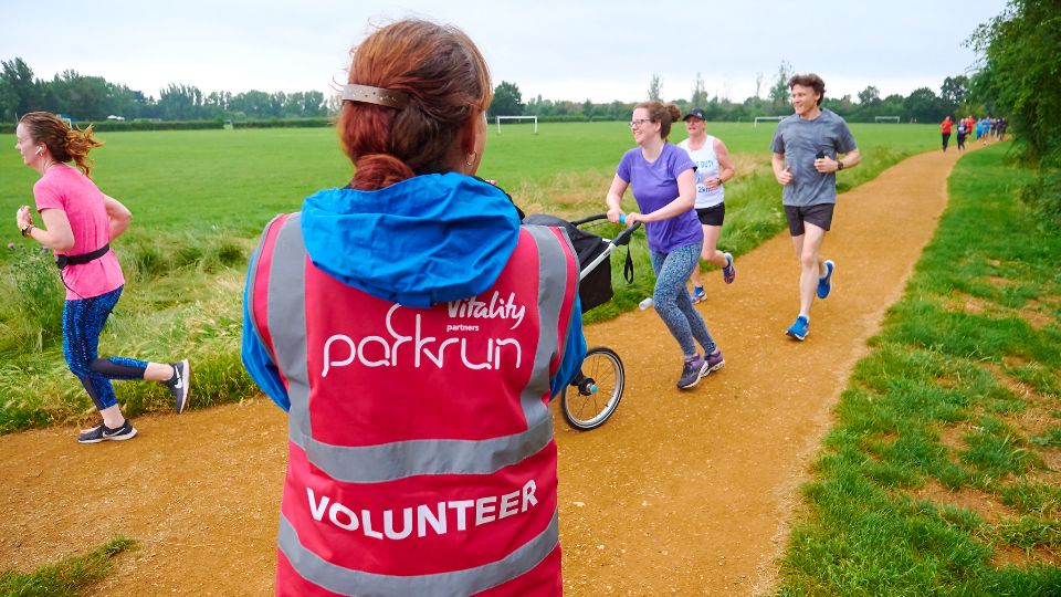 /images/2022/01/parkrun-volunteer-187276.jpg