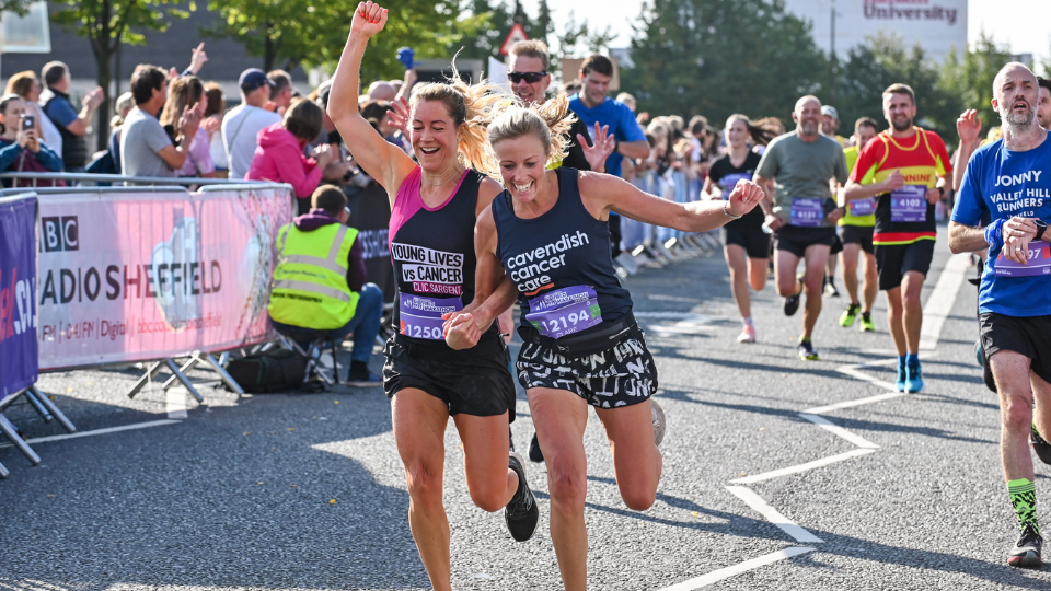/images/2022/02/sheffield-half-runners.jpg