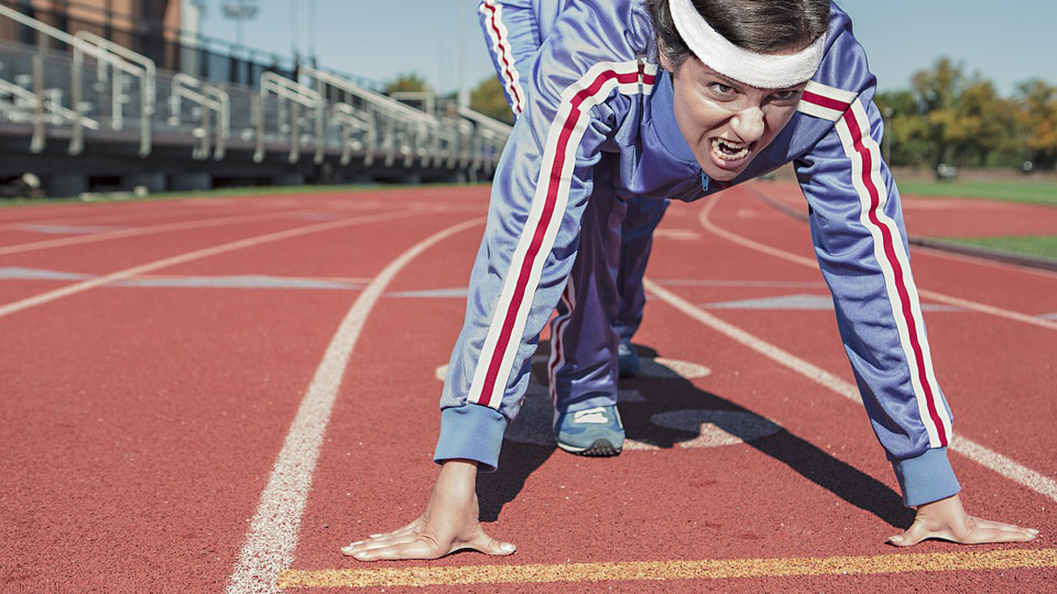 /images/2022/02/track-runner.jpg