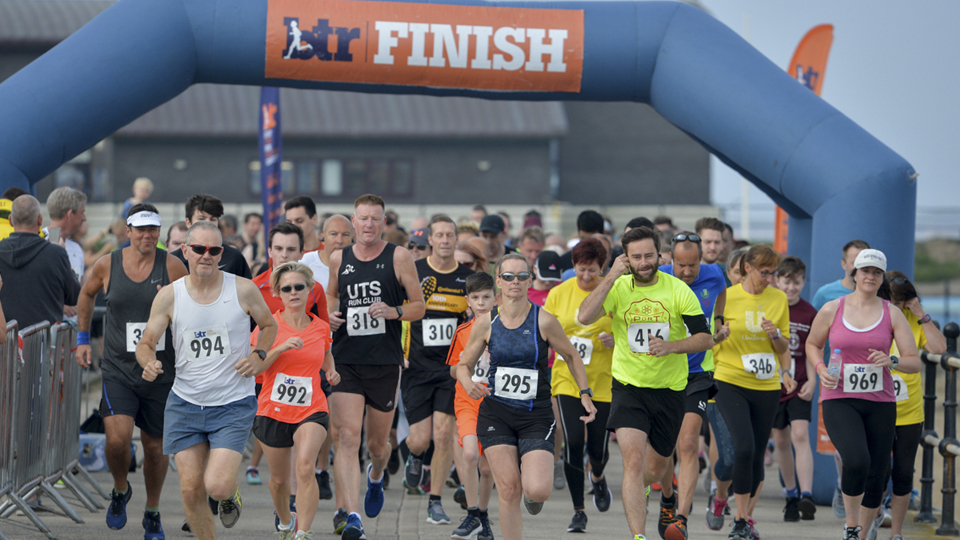 /images/2022/04/medal-muddle-runners.jpg