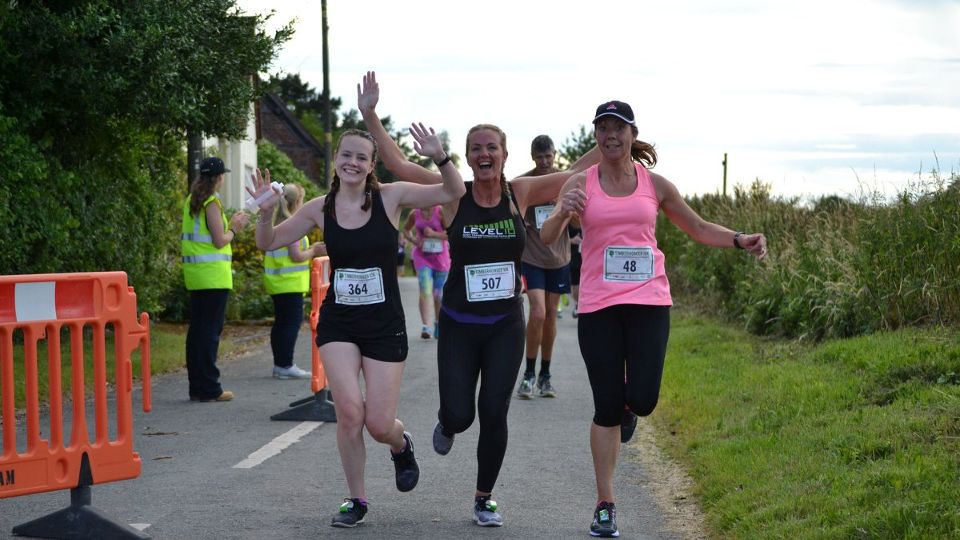 Happy, smiling runners at the Timberhonger 10K