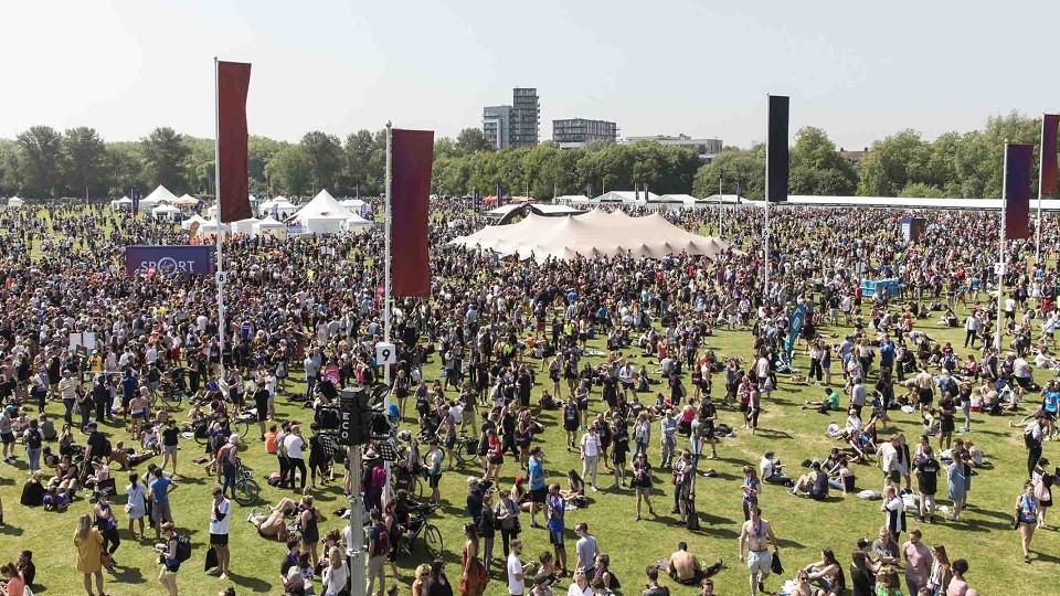 /images/2022/05/hackney-half-festival-village.jpg