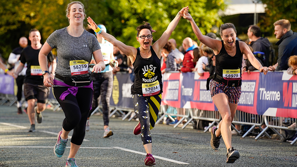 /images/2022/05/manchester-half-runners.jpg