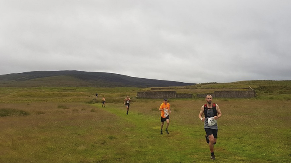 /images/2022/06/cairn-table-race-image.jpg
