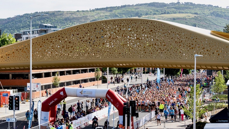 /images/2022/06/swansea-half-marathon-2022.jpg