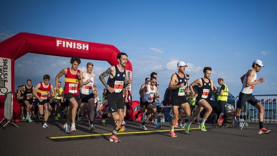 /images/2022/07/brighton-phoenix-10k-start-094600.jpg