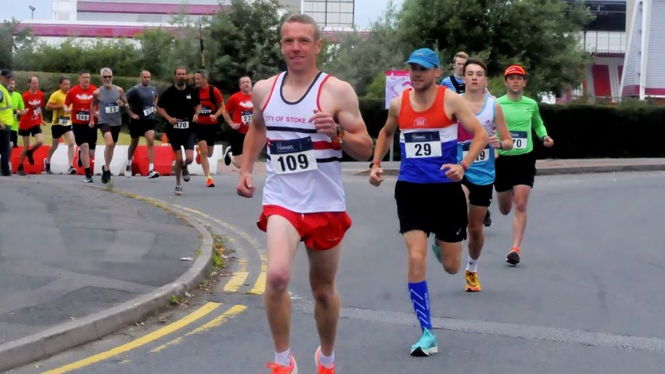 Matt Eardley leads from the start of the SOTFOR 10K