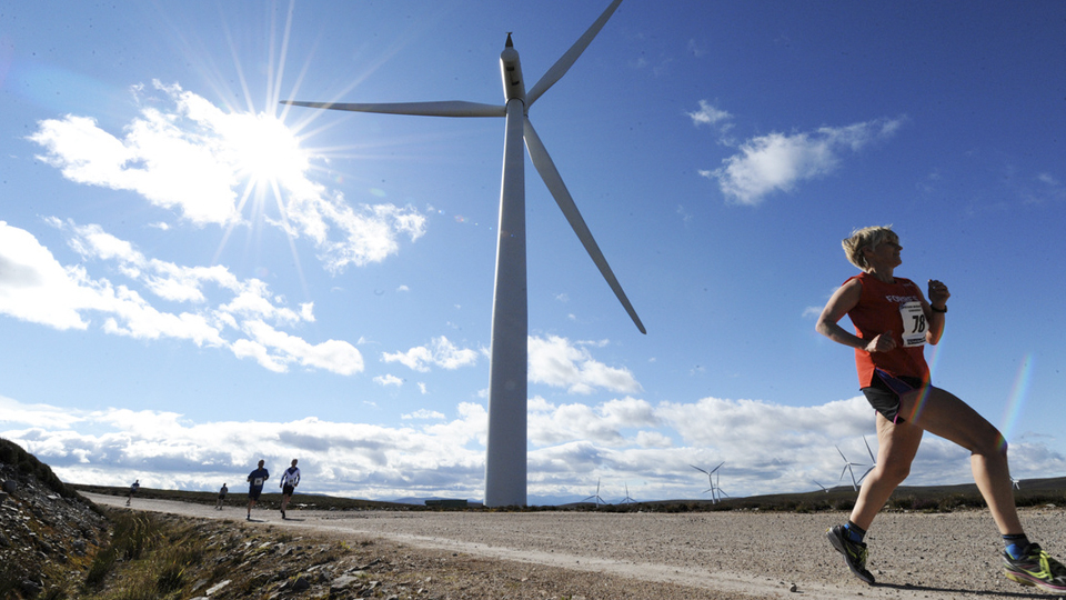/images/2022/07/windfarm-runners.jpg