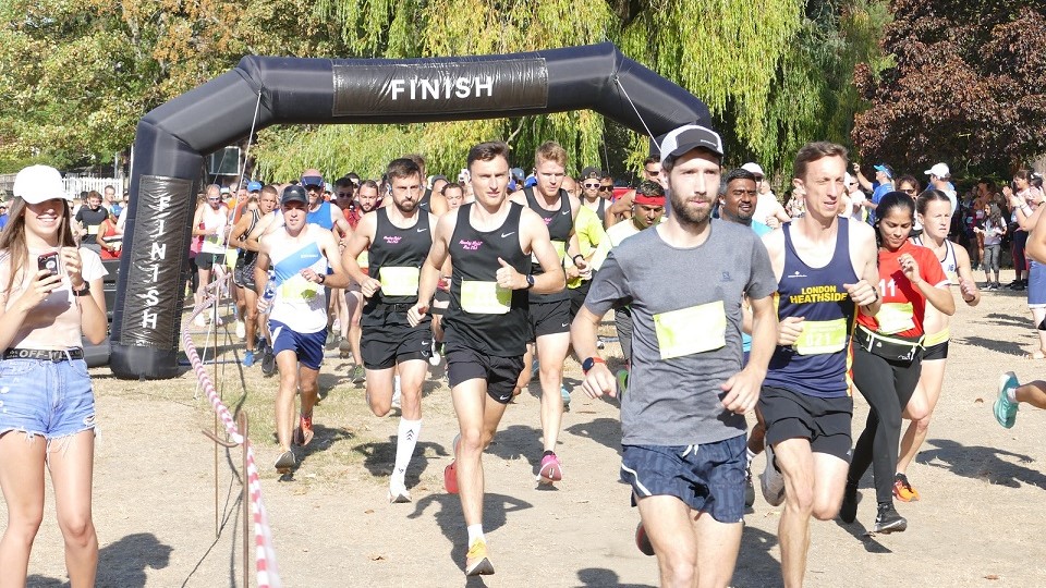 /images/2022/08/burnham-beeches-half-marathon-start-2022.jpg