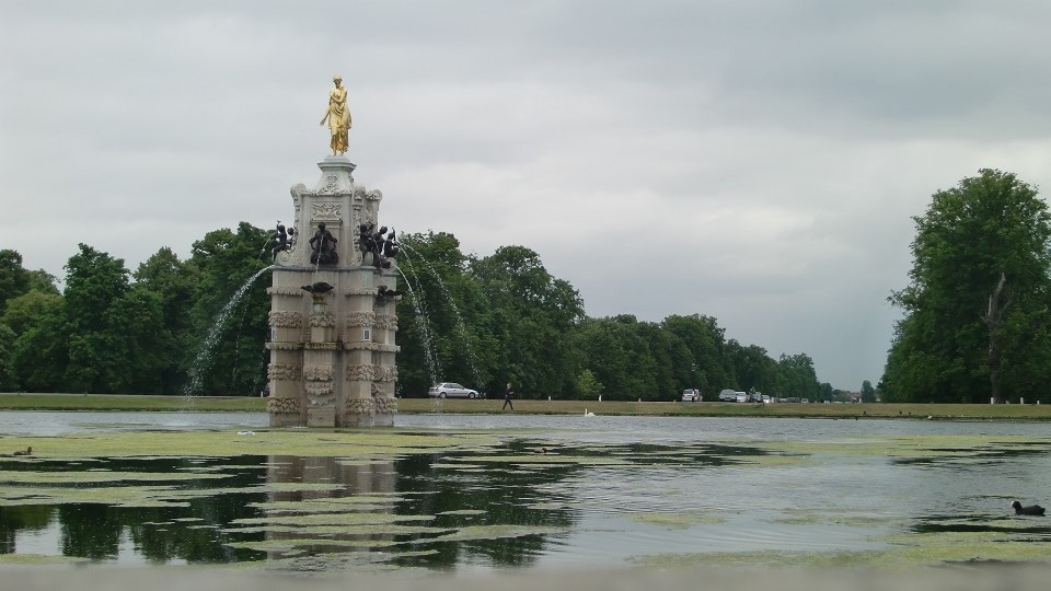 /images/2022/08/bushy-park-diana-statue.jpg