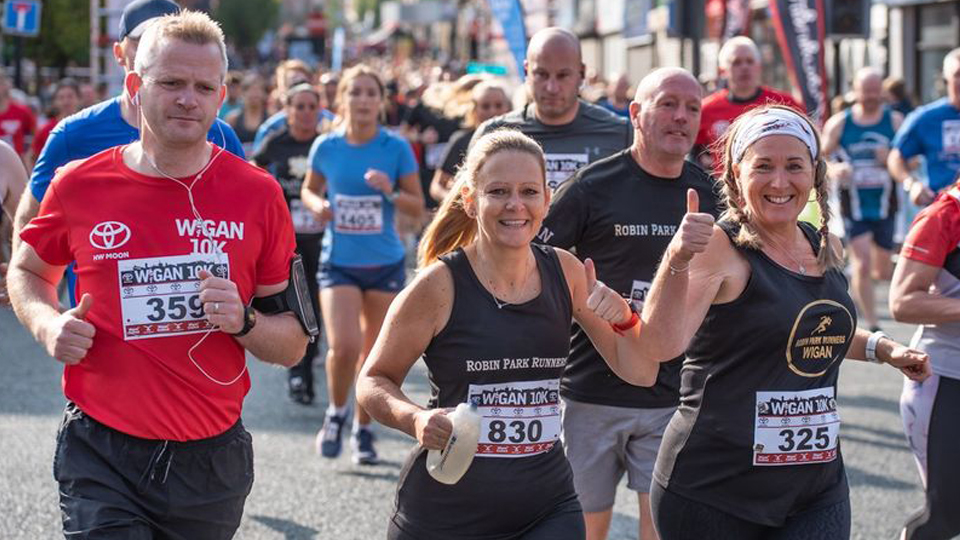 /images/2022/08/wigan-runners.jpg