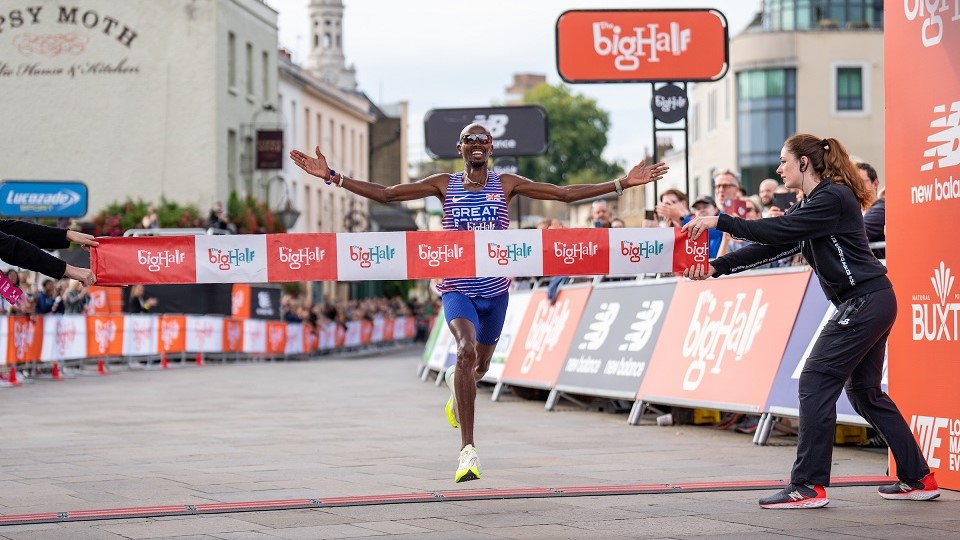 /images/2022/09/sir-mo-farah-at-the-big-half-2022.jpg