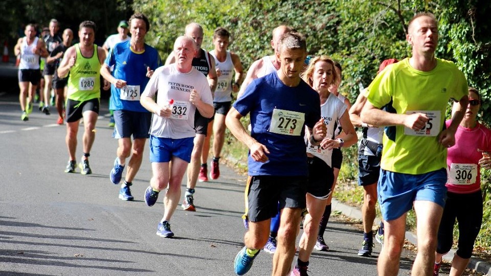 /images/2022/09/tonbridge-half-marathon-mh.jpg