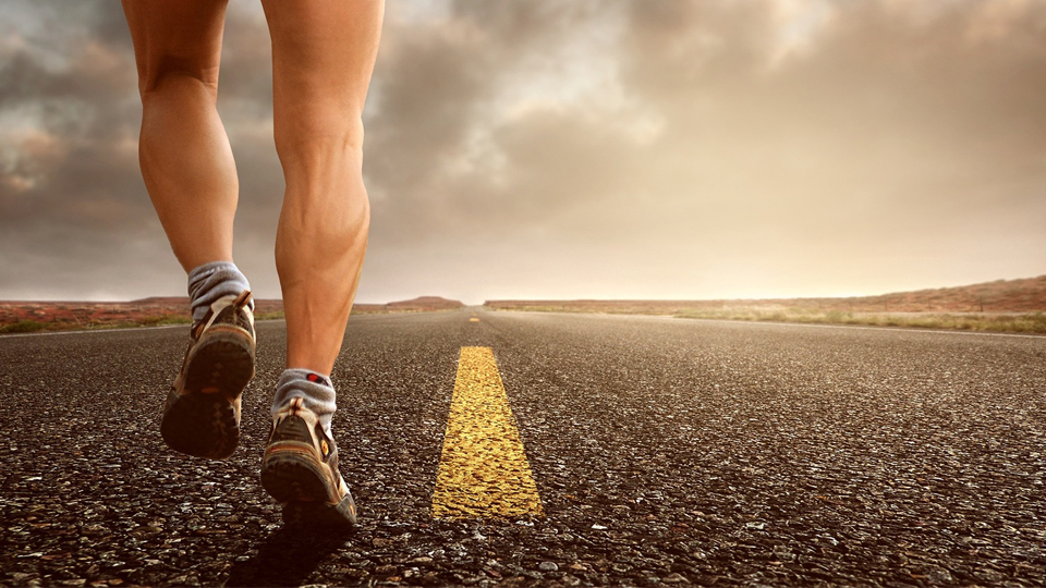 /images/2022/12/runner-on-road-copy.jpg