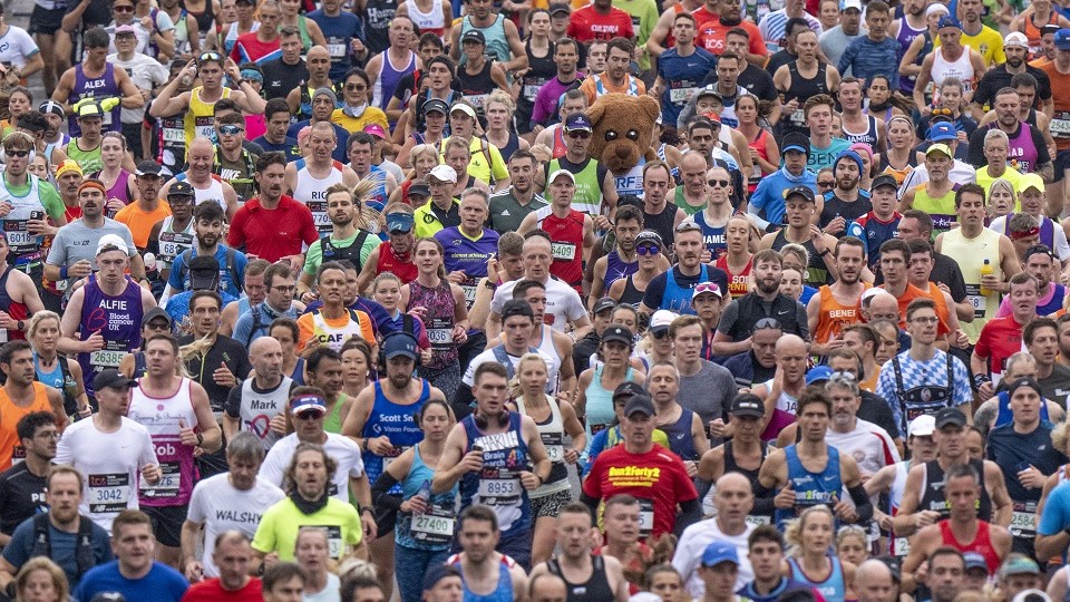 /images/2023/04/london-marathon-2022-masses.jpg
