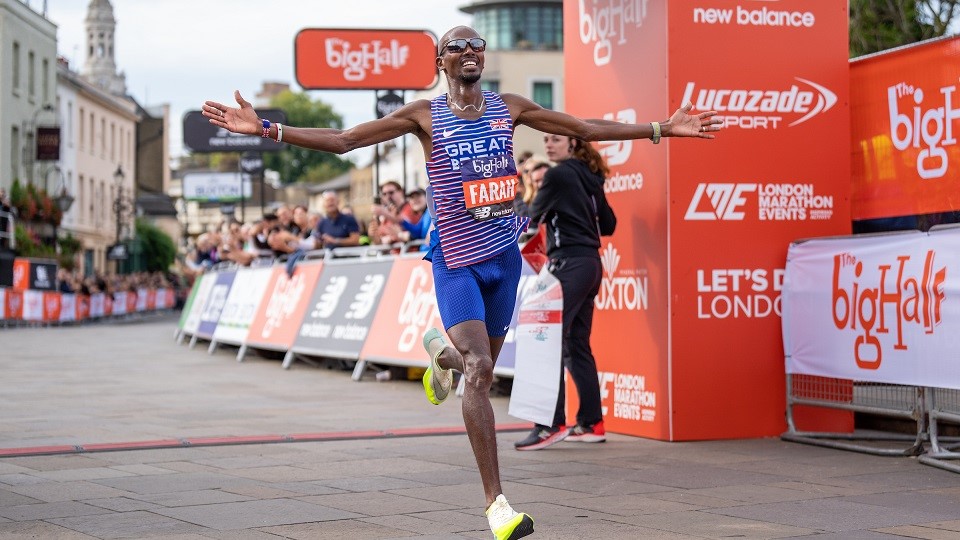 /images/2023/07/sir-mo-farah-winning-the-big-half-2022.jpg