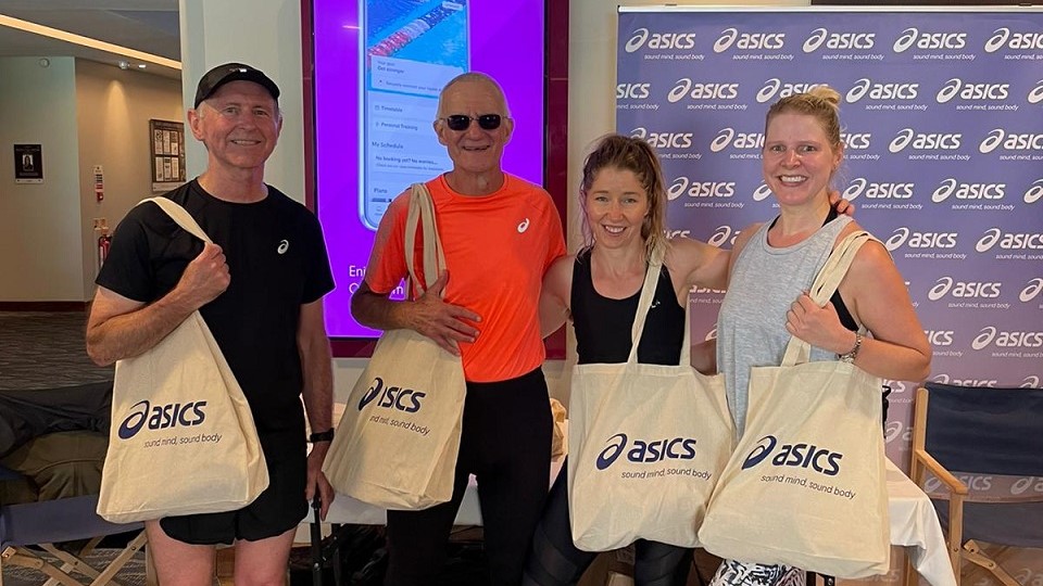DLRunClub members with ASICS