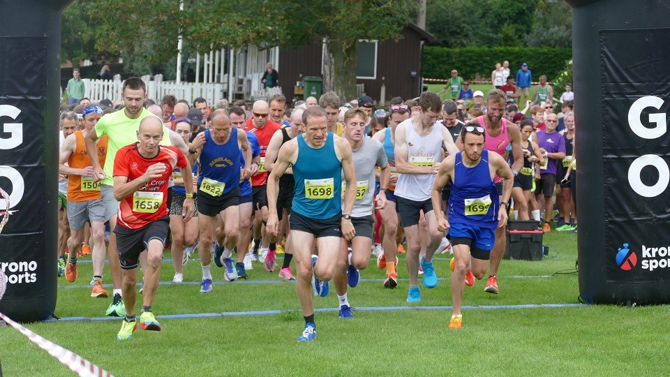 /images/2023/08/burnham-beeches-half-marathon-start-2023.jpg
