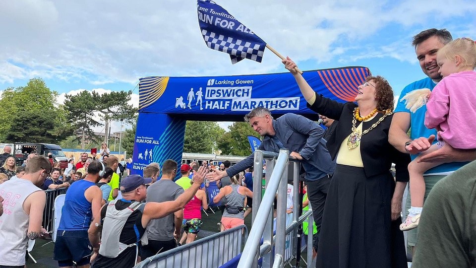 /images/2023/09/ipswich-half-marathon-start-2023.jpg