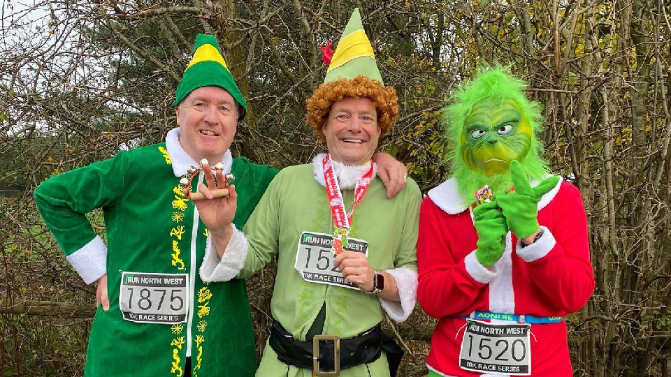 /images/2023/10/festive-runners.jpg