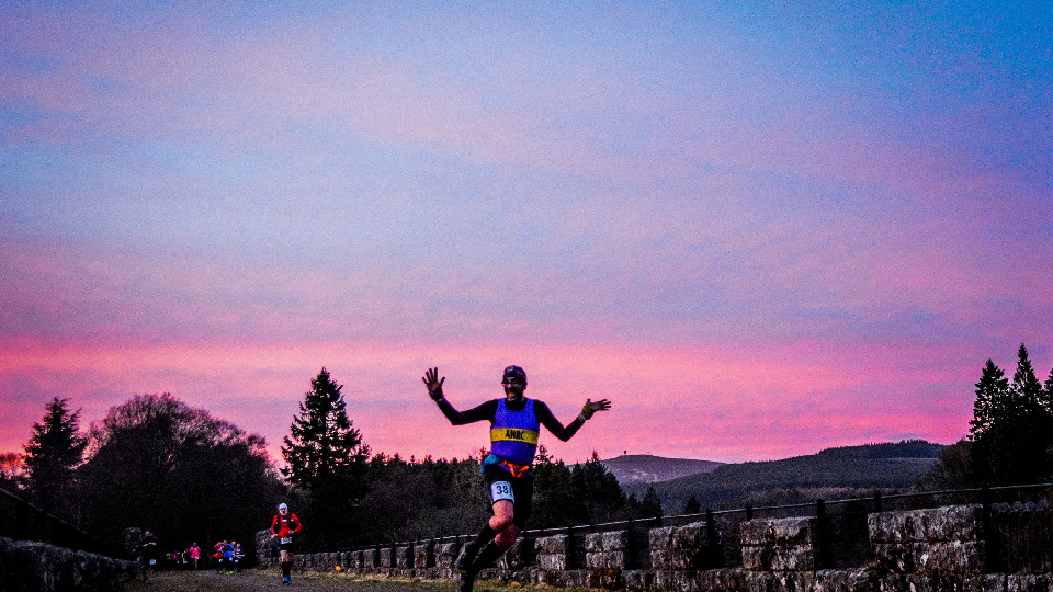 /images/2023/11/dark-skies-runners-copy.jpg