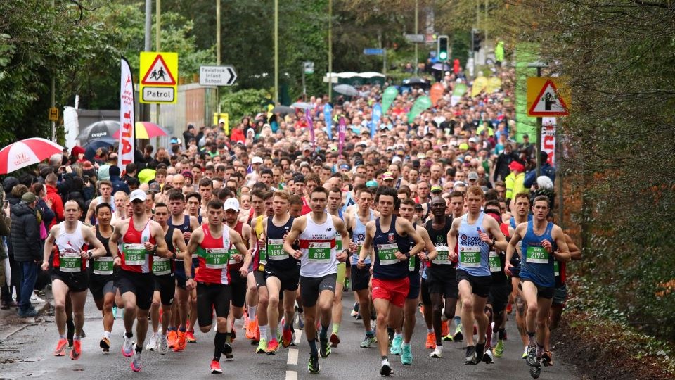 /images/2023/12/fleet-half-marathon-start.jpg