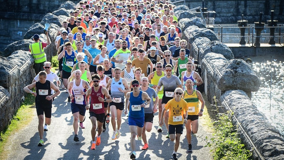 /images/2024/04/burrator-10k-start.jpg