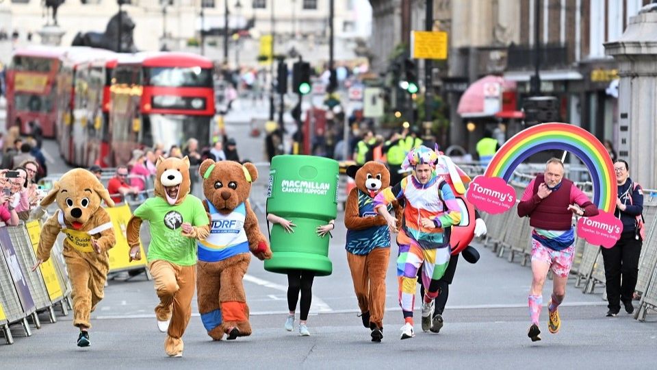 /images/2024/04/london-landmarks-half-marathon-2024-mascot-dash-763711.jpg