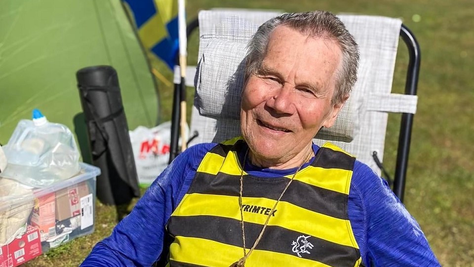 Bo Pelander (80) relaxing post-race