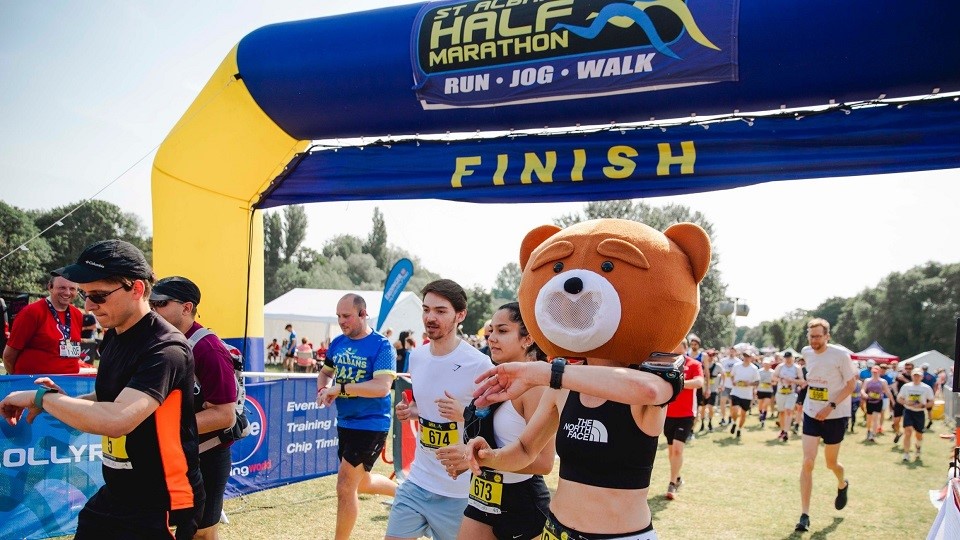 /images/2024/06/st-albans-half-marathon-finish.jpg