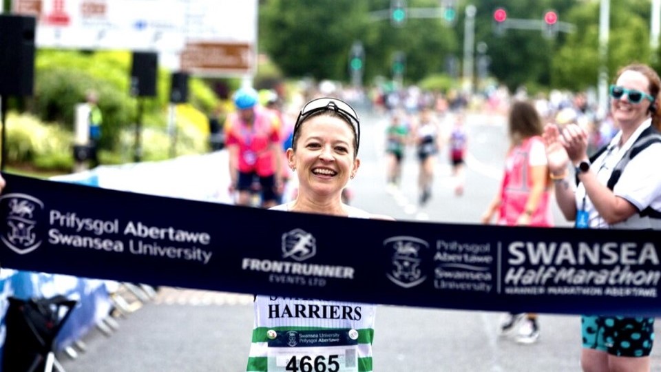 /images/2024/06/swansea-half-marathon-2024-winner.jpg