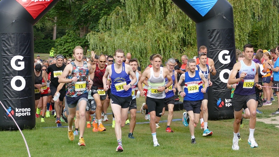 /images/2024/08/burnham-beeches-half-marathon-start-2024.jpg