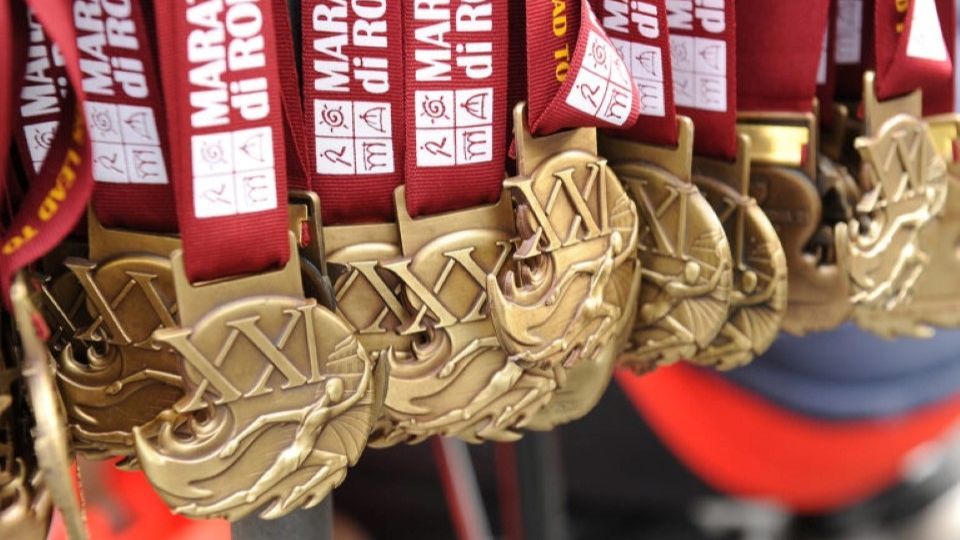 /images/2024/09/rome-marathon-medals-645622.jpg