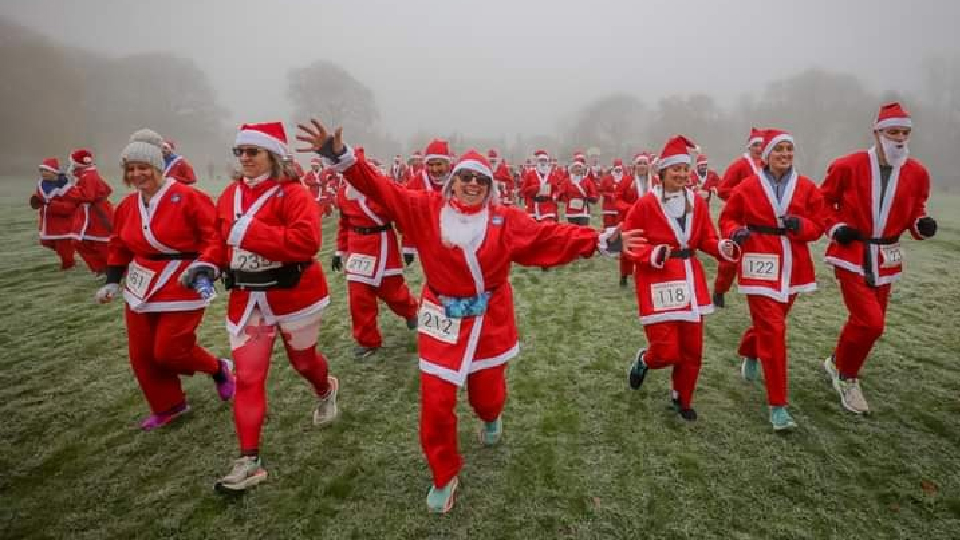 /images/2024/10/boston-santas-copy.jpg