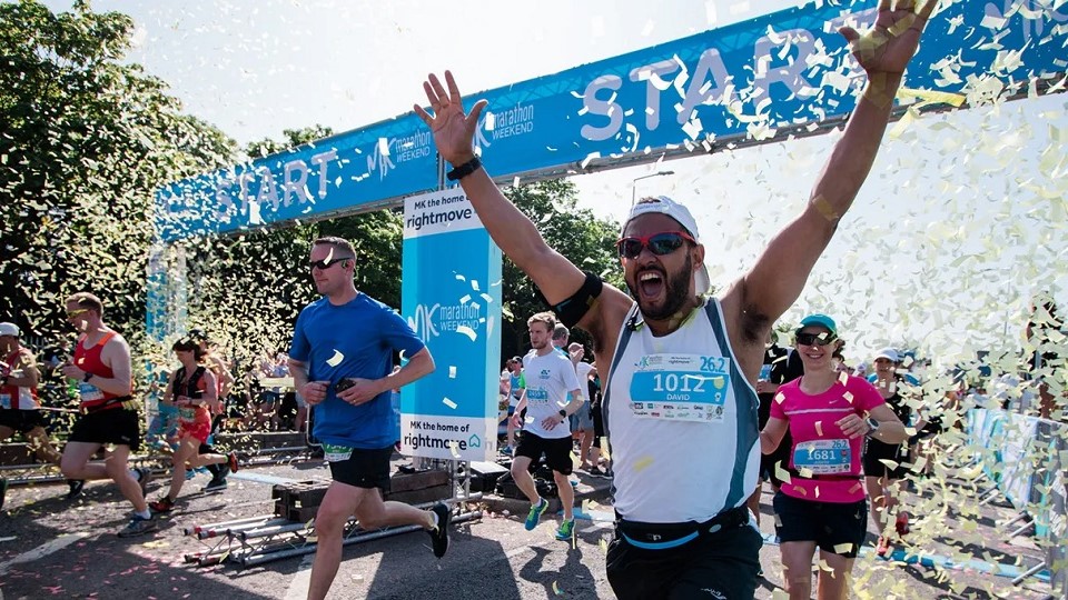 MK Marathon start action