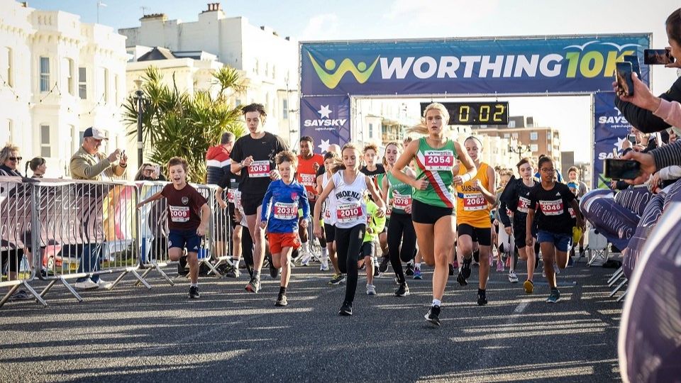 /images/2025/03/worthing-10k-junior-mile-start-111442.jpg