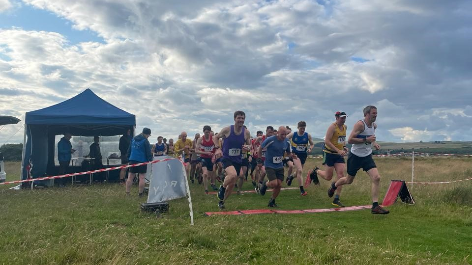 /images/2025/05/cairn-table-hill-race-copy.jpg