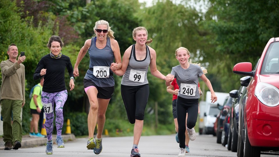 /images/2025/05/kings-head-canter-2024-finish-line-action.jpg