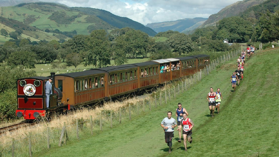 /images/2025/05/race-the-train-copy.jpg