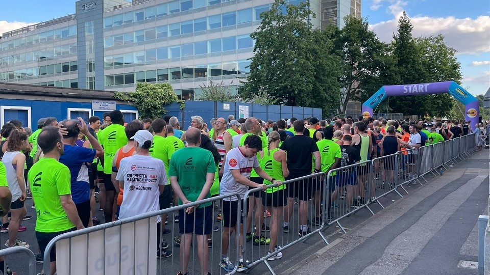Ipswich Twilight 10K start line